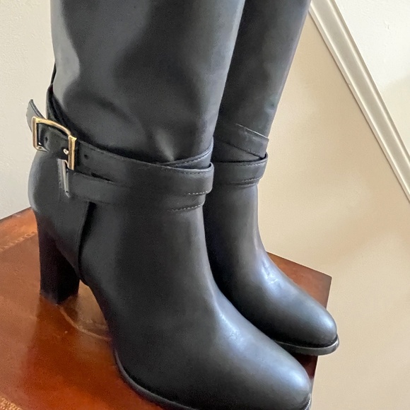 Luxury Designer Burberry Tall Black Zip -up Leather Boots - Picture 3 of 16